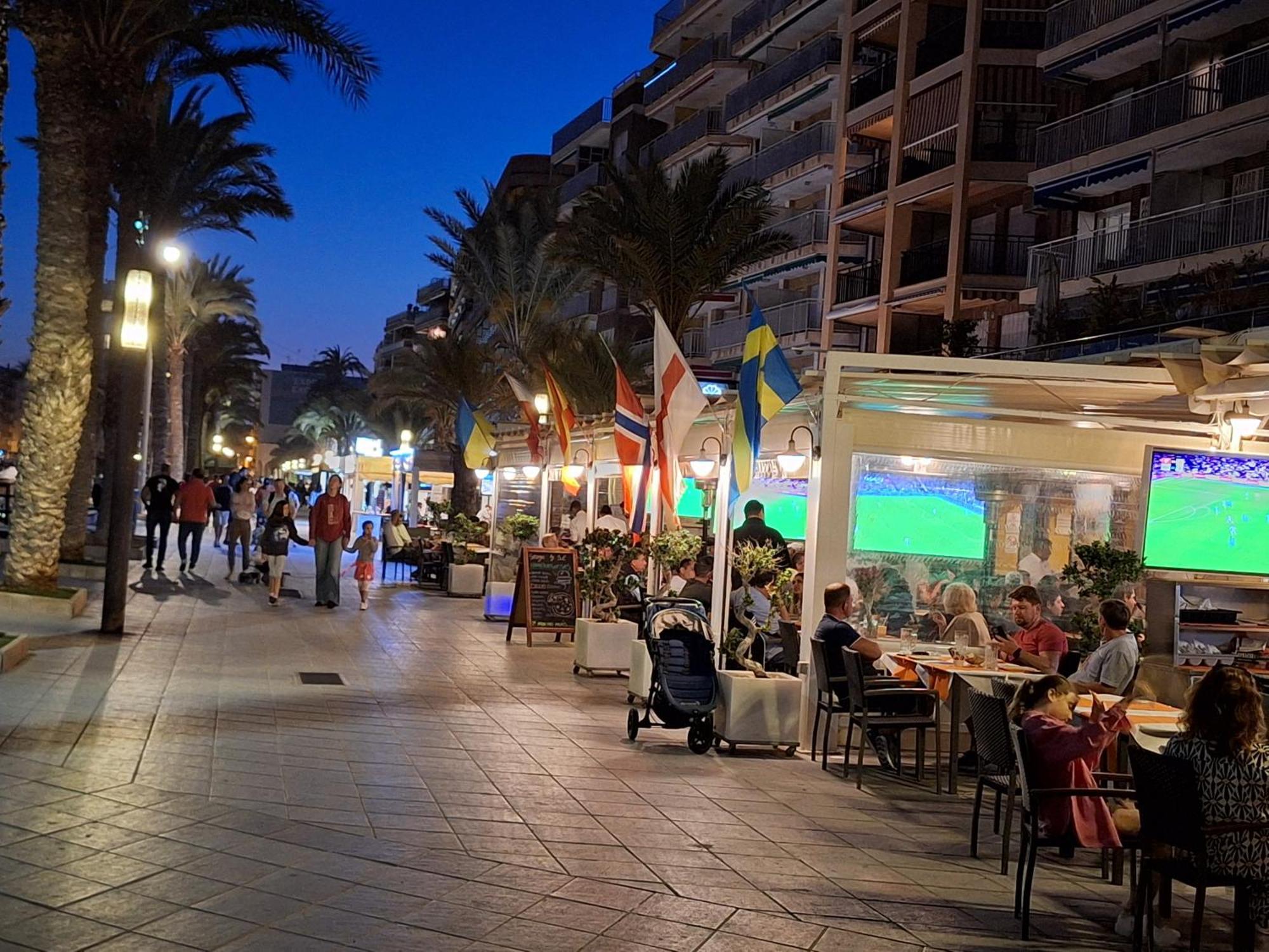 Apartamento 1A Linea Anri Τορεβιέχα Εξωτερικό φωτογραφία